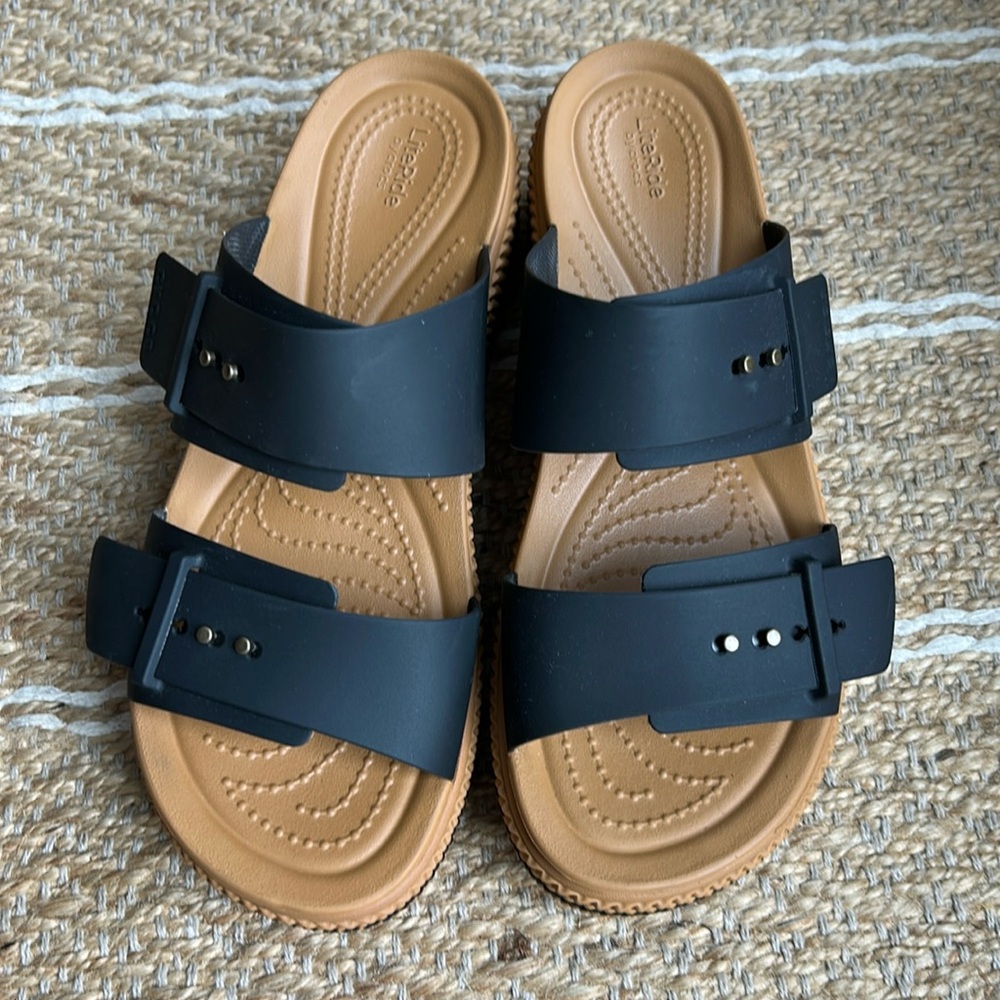 Crocs Brooklyn Woven Buckle-Black Size 9